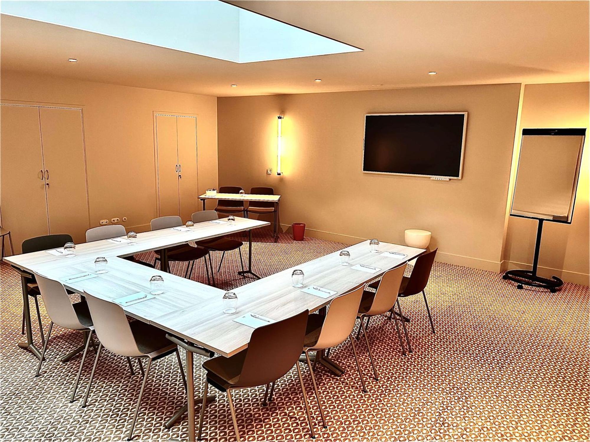 Hotel Yac Paris Clichy, A Member Of Radisson Individuals Экстерьер фото