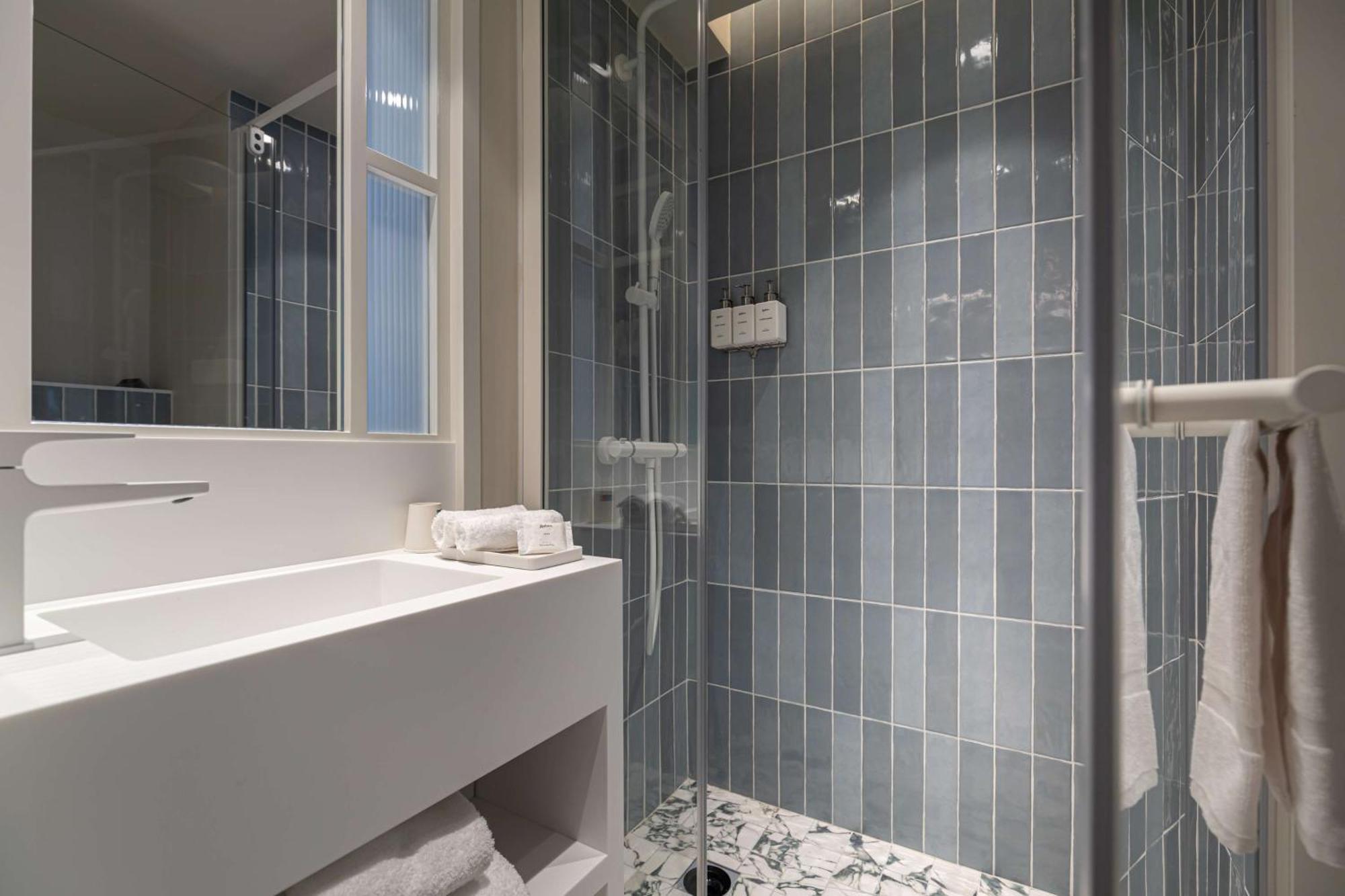 Hotel Yac Paris Clichy, A Member Of Radisson Individuals Экстерьер фото